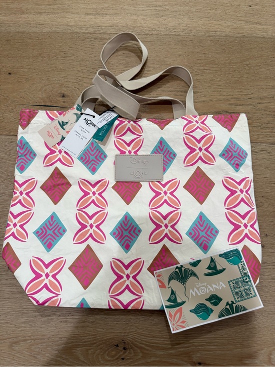 ALOHA Collection Handbags - NEW Aloha Collection X Disney Moana Reversible Tote